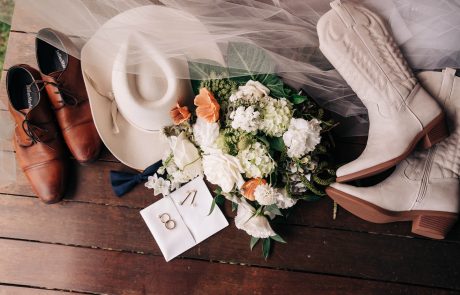 Bouquet, hat and boots